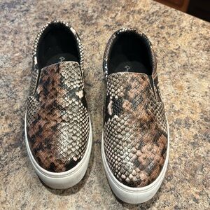 Women’s Snakeskin Pattern Platform Sneaker